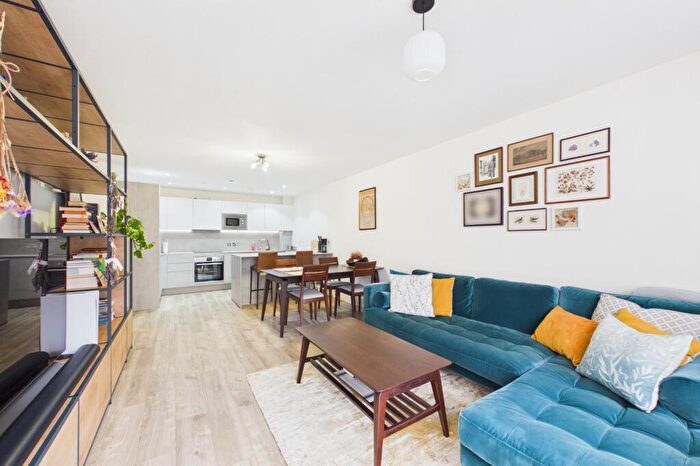 2 Bedroom Flat To Rent In Oldfield Road, Maidenhead, Berkshire, SL6