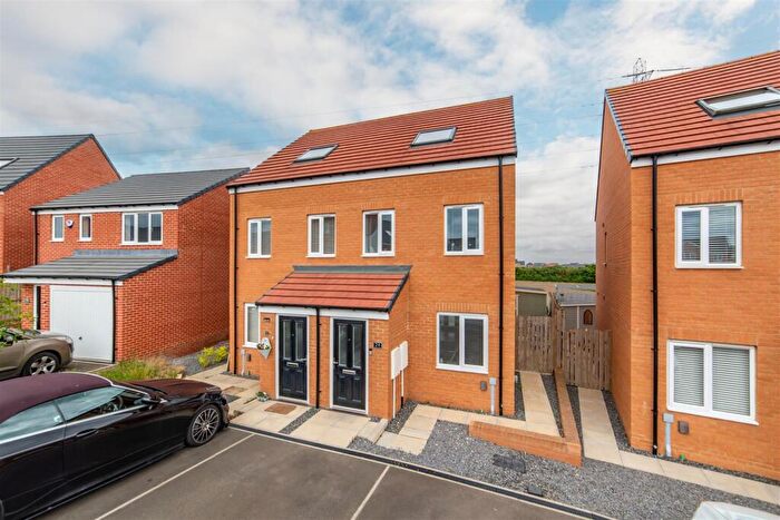 3 Bedroom Town House For Sale In Littlestone Wynd, The Fairways, Cramlington, NE23