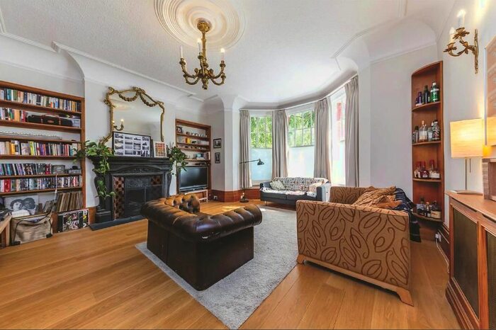 6 Bedroom Property To Rent In Avenue Road, London, N6