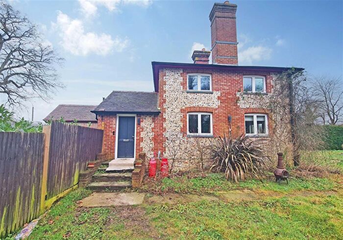 2 Bedroom End Of Terrace House For Sale In Chichester Road, Arundel, BN18