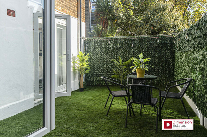 3 Bedroom Flat To Rent In Millfields Road, Lower Clapton, Hackney, E5