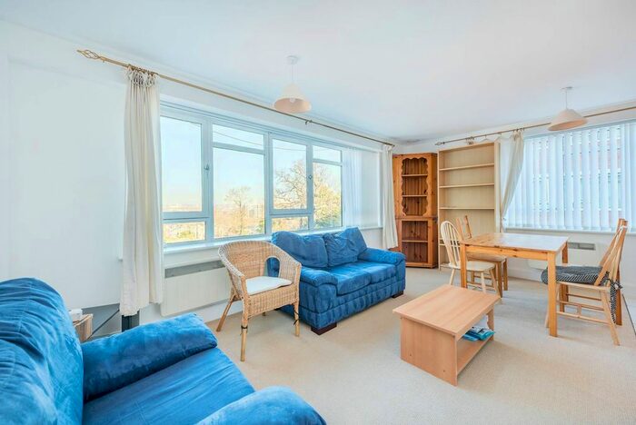 2 Bedroom Flat To Rent In Heathcroft, Ealing, London, W5