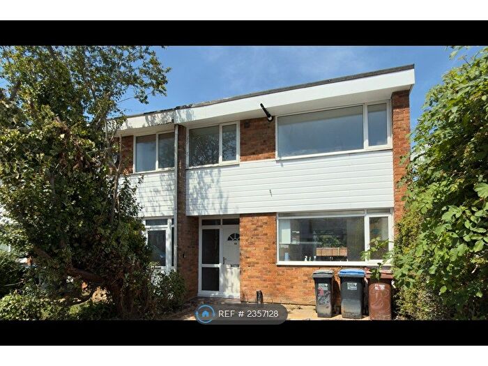 4 Bedroom End Of Terrace House To Rent In Wood Close, Hatfield, AL10
