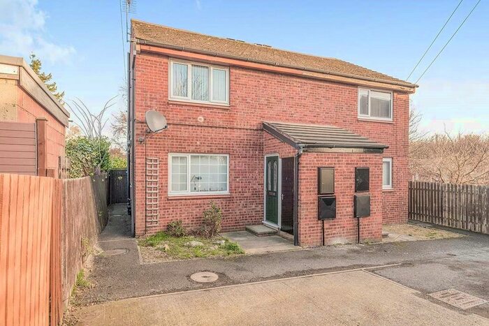 1 Bedroom Flat To Rent In Worcester Drive, Leeds, West Yorkshire, LS10