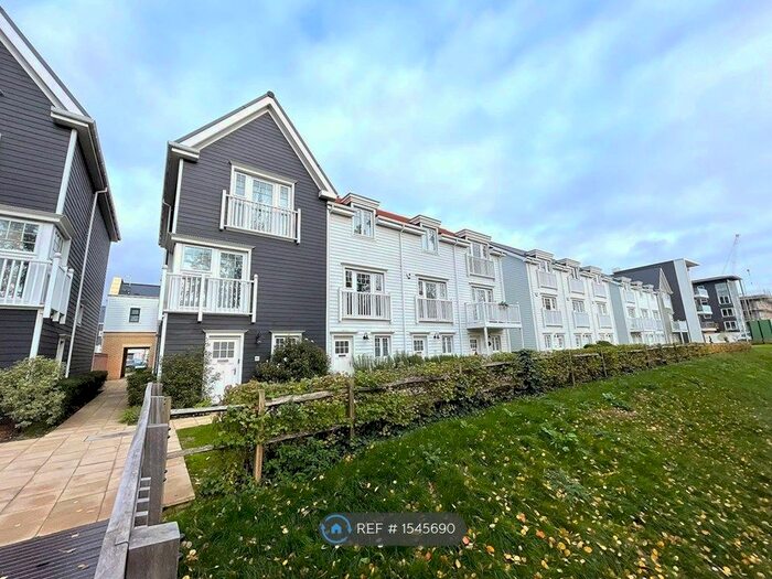 4 Bedroom Terraced House To Rent In Longwater Avenue, Reading, RG2