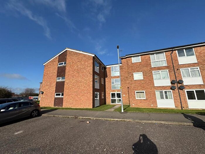 2 Bedroom Flat For Sale In Crocus Way, Chelmsford, CM1