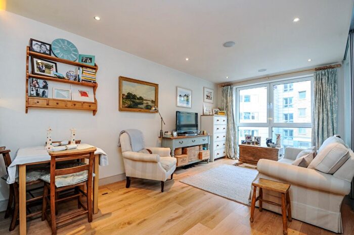 1 Bedroom Flat To Rent In Townmead Road, Fulham, SW6