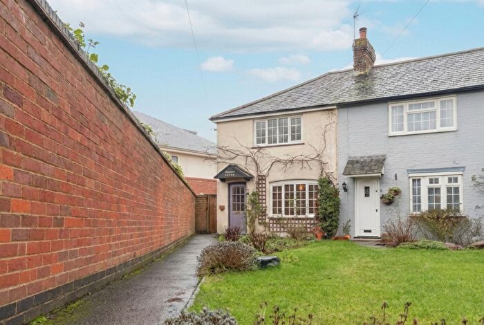 3 Bedroom End Of Terrace House For Sale In Horseshoe Crescent, Beaconsfield, HP9