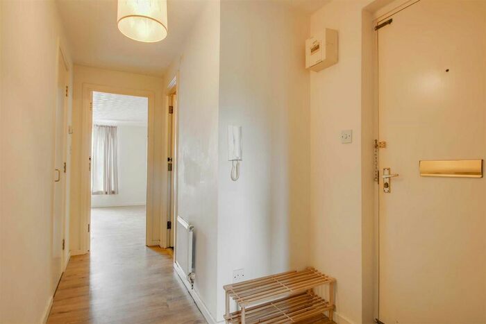 1 Bedroom Flat To Rent In North Row, Milton Keynes, MK9
