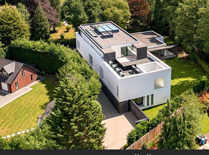 3 Bedroom Flat For Sale In North Road, Hale, Cheshire, WA15