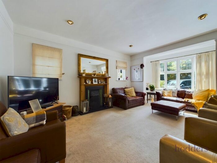 5 Bedroom Detached House To Rent In Bridge Road, Chertsey, Surrey, KT16