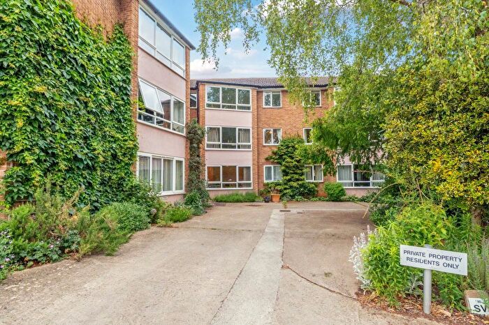 2 Bedroom Apartment To Rent In Hawkswell Gardens, North Oxford, OX2
