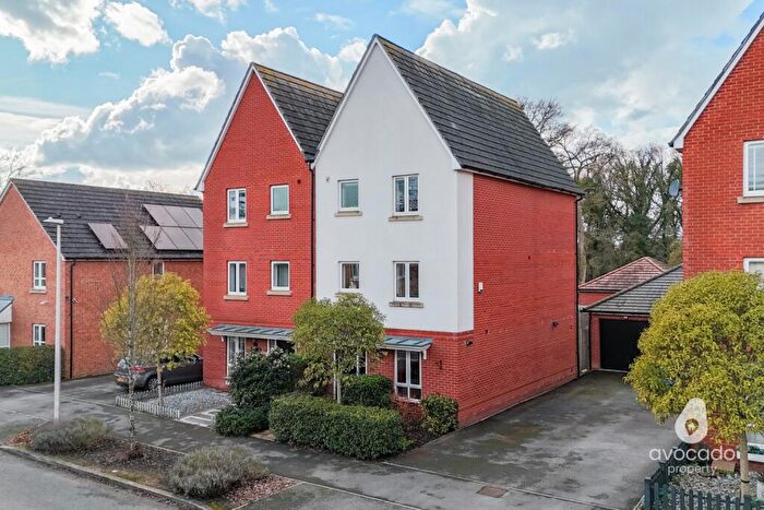 4 Bedroom Semi Detached House For Sale In Appleton Way, Shinfield Meadows, RG2