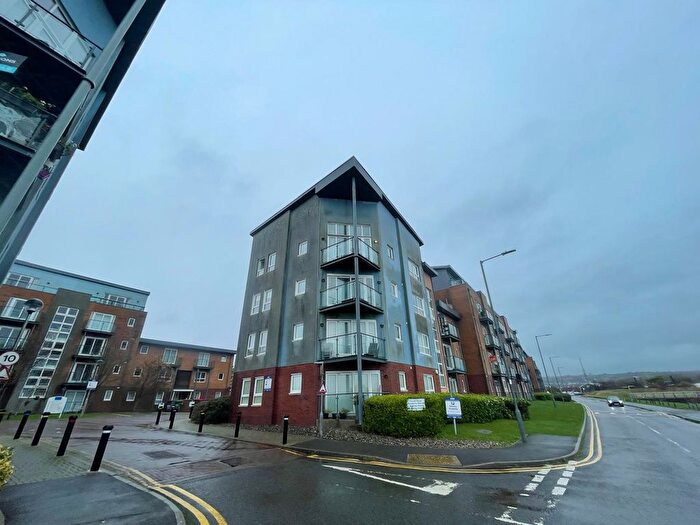 3 Bedroom Flat For Sale In Flat, Cwrt Naomi, Pentre Doc Y Gogledd, Llanelli, Carmarthenshire, SA15