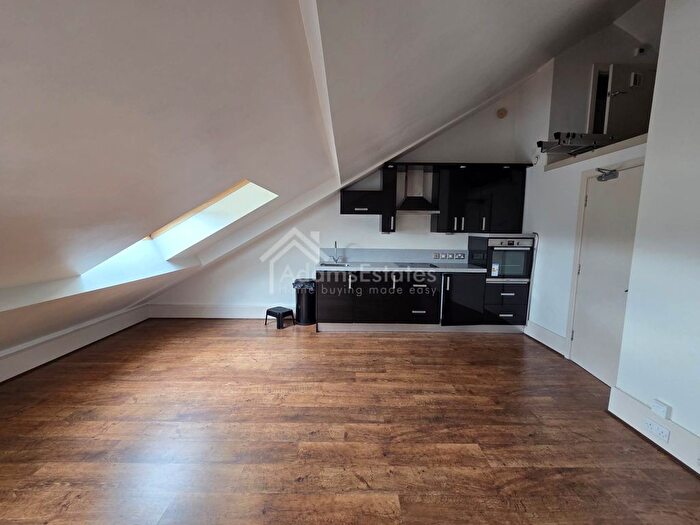 1 Bedroom Flat For Sale In Ledgard Wharf, Mirfield, WF14