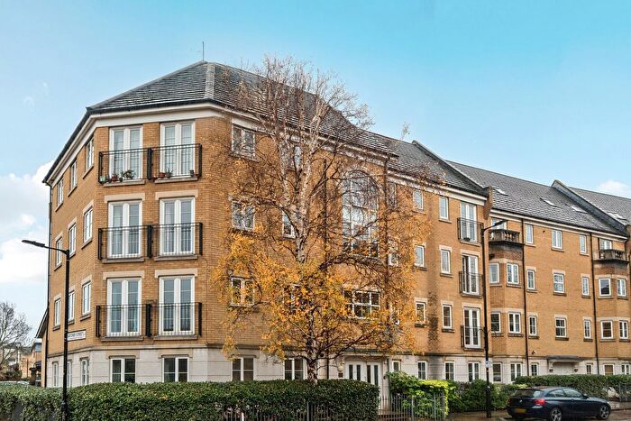 2 Bedroom Flat For Sale In Kelly Avenue, London, SE15