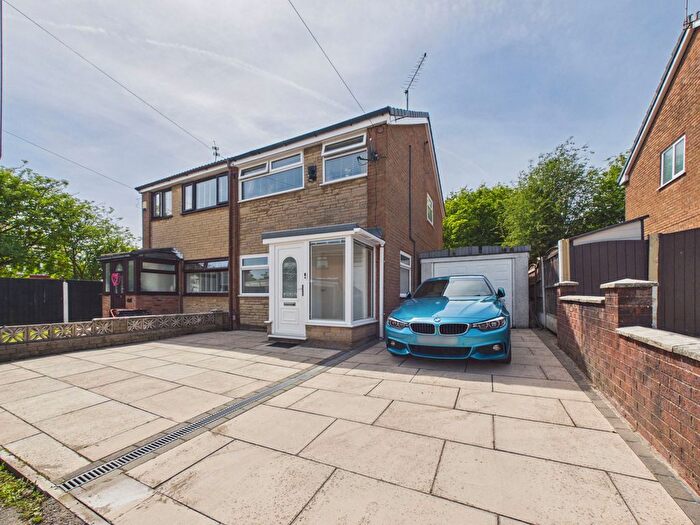 3 Bedroom Semi-Detached House For Sale In Dalton Grove, Ashton-In-Makerfield, Wigan, WN4