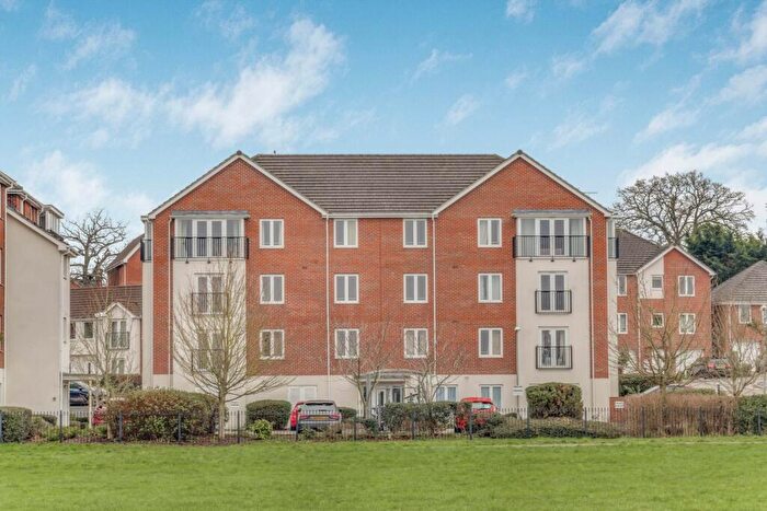 2 Bedroom Flat To Rent In Regis Park Road, Reading, RG6