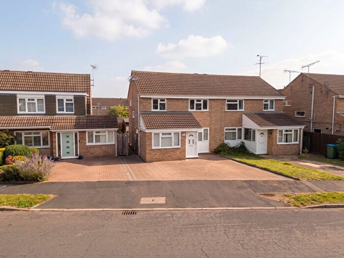 3 Bedroom Semi Detached House For Sale In Rowland Way, Aylesbury, HP19