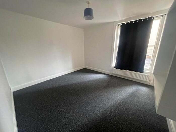 1 Bedroom Flat To Rent In Conway Road, LL29