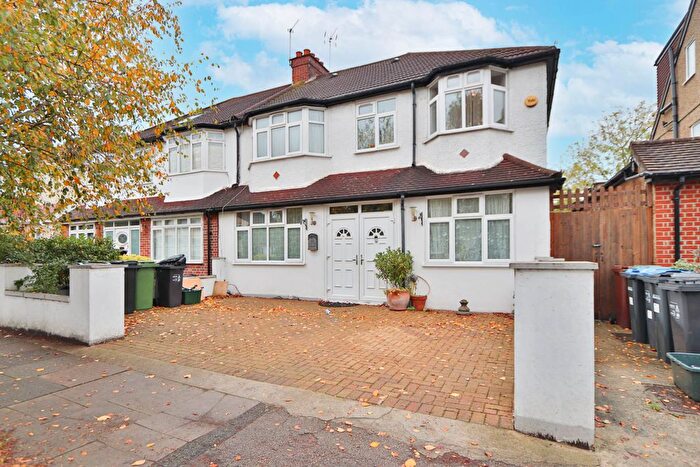 4 Bedroom Semi Detached House For Sale In West Barnes Lane, New Malden, KT3