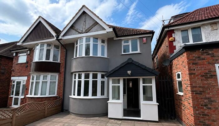 3 Bedroom Semi-Detached House For Sale In Stechford Lane, Birmingham, B8