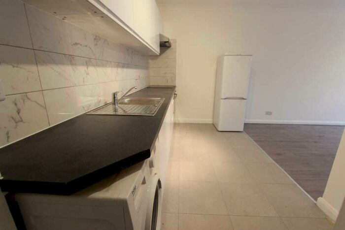 1 Bedroom Apartment To Rent In High Road, London, N20