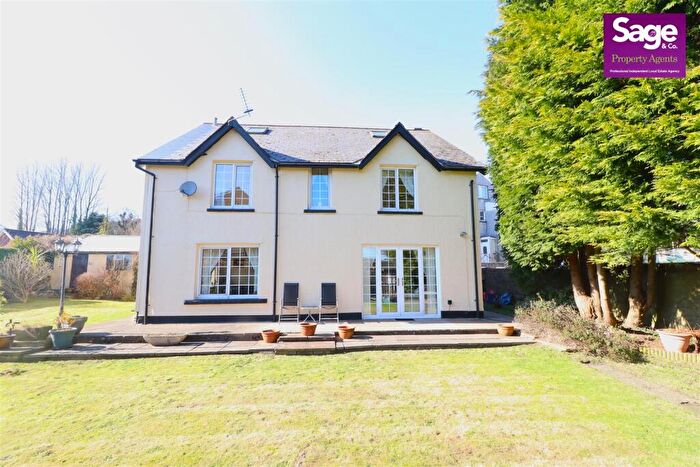 4 Bedroom Detached House For Sale In Albert Road, Talywain, Pontypool, NP4