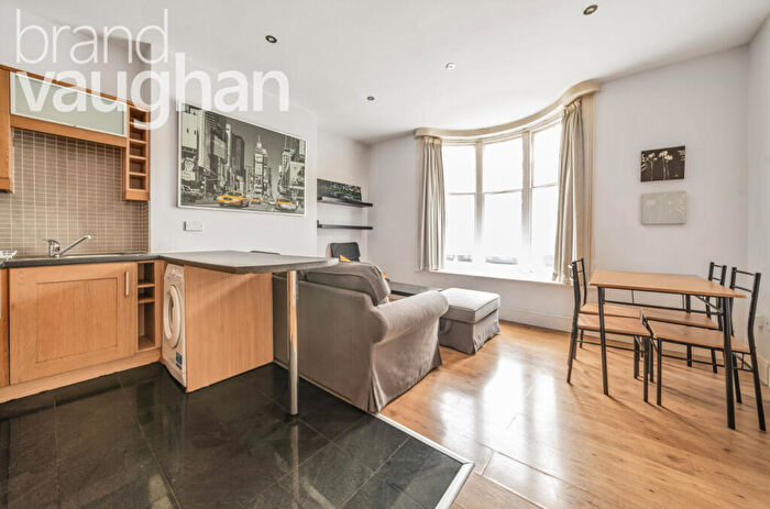 3 Bedroom Flat To Rent In Western Road, Hove, East Sussex, BN3