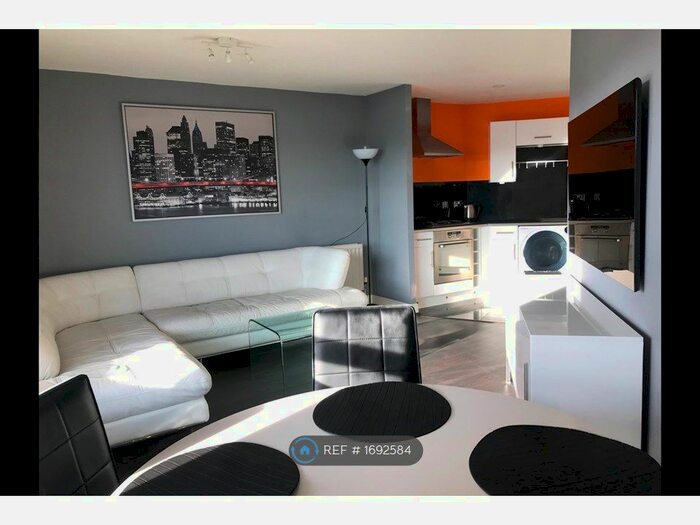 2 Bedroom Flat To Rent In Clarkson Court, Hatfield, AL10