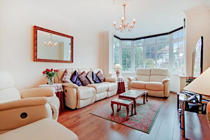 4 Bedroom Semi Detached House For Sale In The Vale, NW11