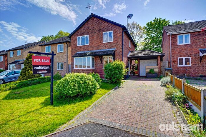 4 Bedroom Detached House For Sale In Barns Croft Way, Droitwich, Worcestershire, WR9