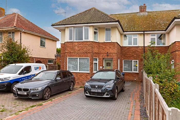2 Bedroom Flat For Sale In Ardingly Drive, Goring-By-Sea, Worthing, BN12