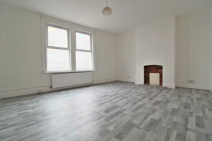 3 Bedroom Flat To Rent In London Road, Croydon, CR0