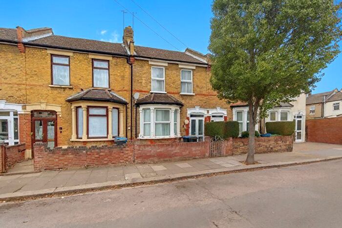 3 Bedroom Terraced House For Sale In Oxford Road, Enfield, EN3