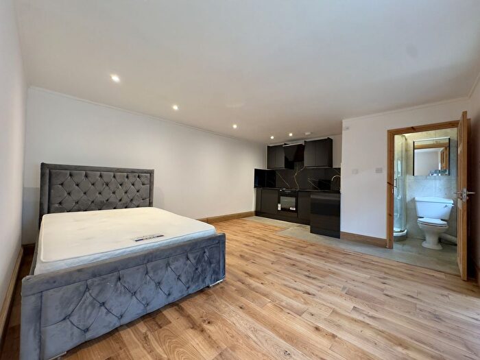 Terraced House To Rent In Leighton Road, London, W13