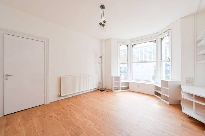 2 Bedroom Property To Rent In Mayes Road, Wood Green, London, N22