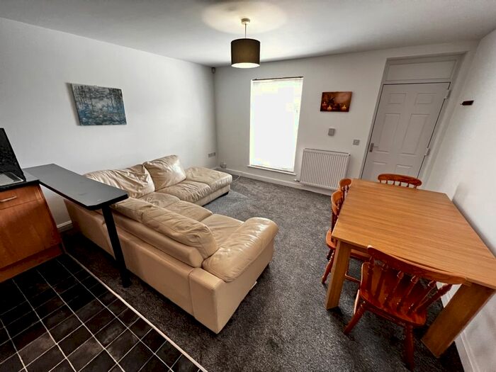 2 Bedroom Flat To Rent In Standishgate, Wigan, WN1