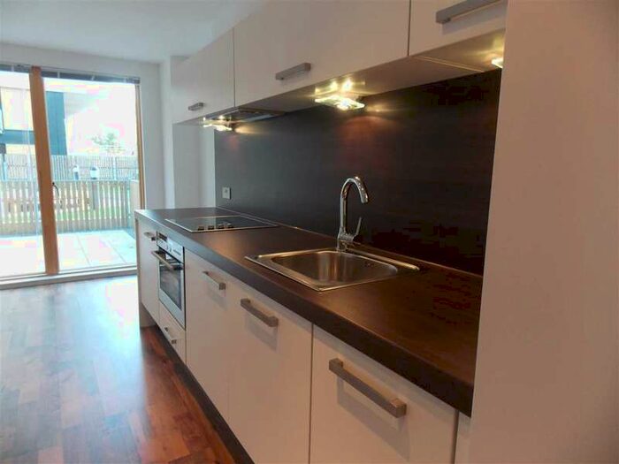 Flat To Rent In Cypress Place, 9 New Century Park, Manchester, M4