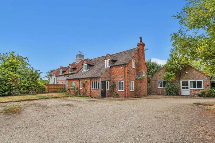 4 Bedroom Semi-Detached House For Sale In Caps Lane, Wallingford, OX10