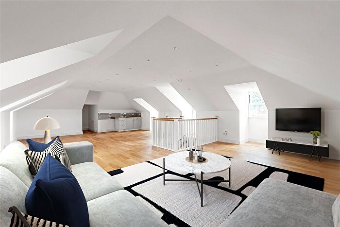 6 Bedroom Detached House For Sale In Walton On Thames, Surrey, KT12