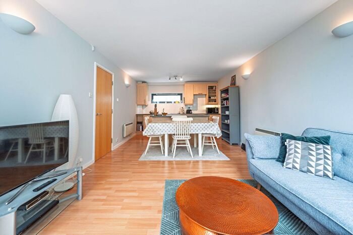 2 Bedroom Flat For Sale In Kilburn High Road, Kilburn, London, NW6