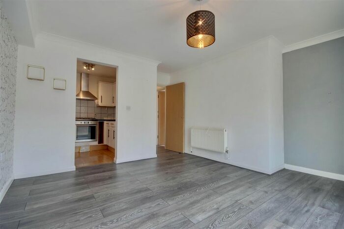 2 Bedroom Flat To Rent In Henderson Road, Southsea, PO4