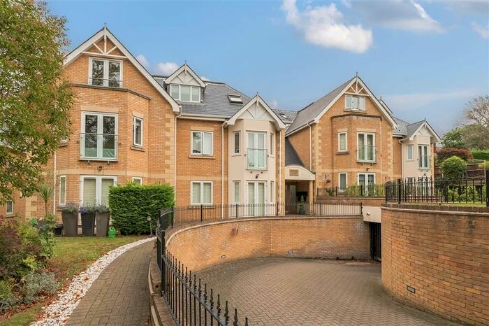 2 Bedroom Flat To Rent In Slades Hill, Enfield, EN2