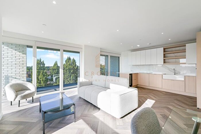 3 Bedroom Apartment To Rent In Lindley House - Silkstream, Hendon, NW9