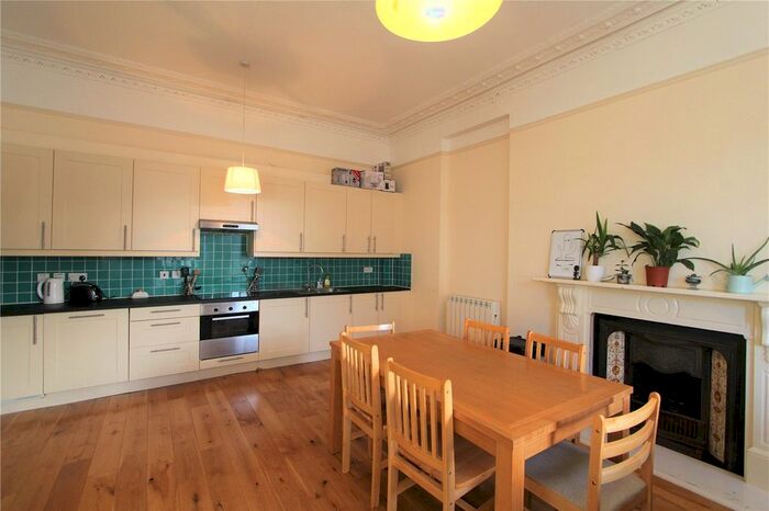 3 Bedroom Flat To Rent In Acacia Road, Acton, London W3