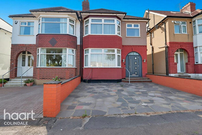 4 Bedroom Semi-Detached House For Sale In Grove Park, NW9