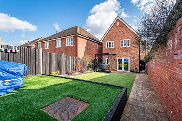 3 Bedroom Detached House For Sale In Heighes Drive, Alton, Hampshire, GU34