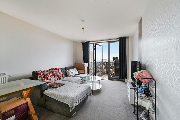 2 Bedroom Flat To Rent In Maddison Court, London, E16