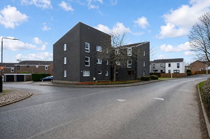 2 Bedroom Flat To Rent In Glen Isla Road, Kirkcaldy, Fife, KY2